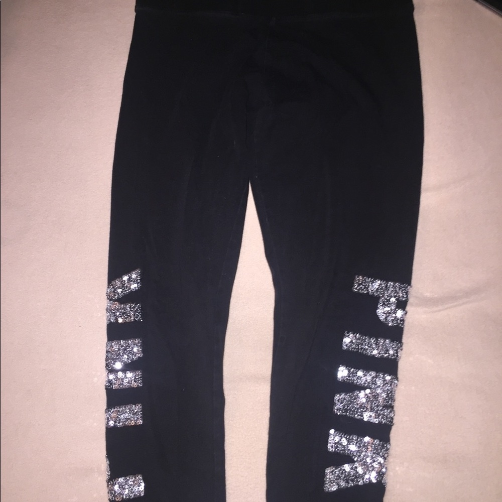 Victoria’s Secret Pink leggings 💖